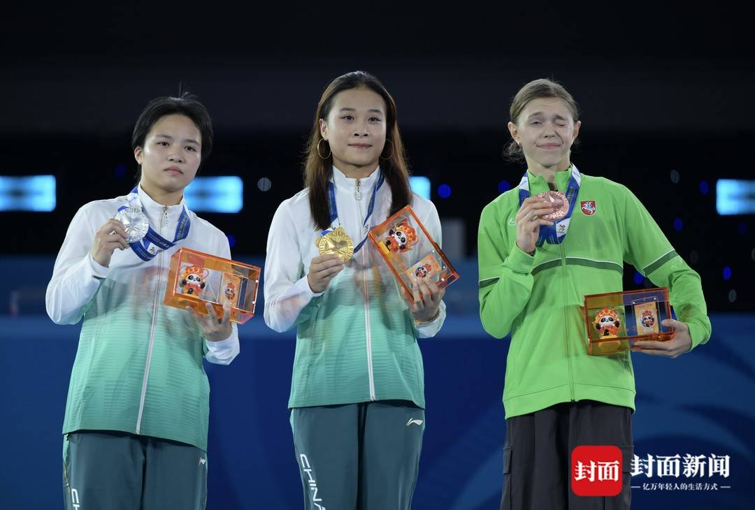 的形式进行, 体育代表团