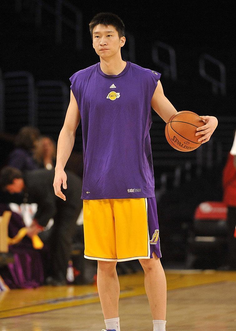 被湖人下放, 悦回来打比 被湖人下放, 悦回来打比